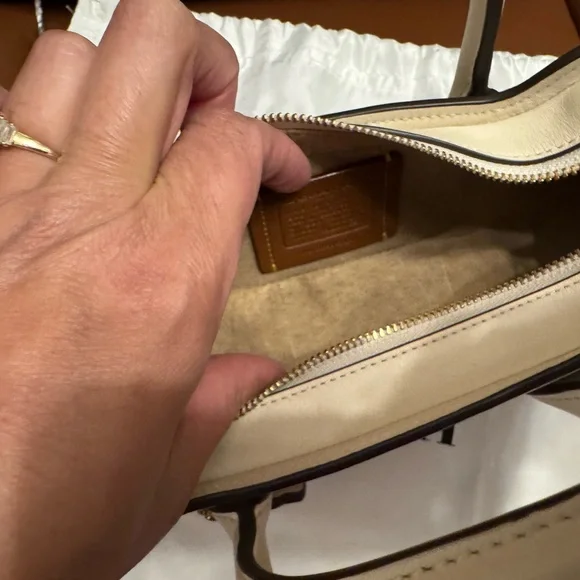 Coach Bone Bag in Chalk NWT CCC60 - Picture 6 of 7